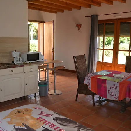 Hébergement de vacances D Hôtes Avec Piscine Dordogne 2-4-6-8-10 Personnes *