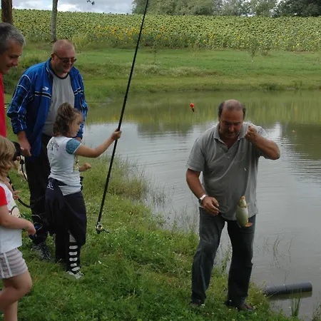 D Hôtes Avec Piscine Dordogne 2-4-6-8-10 Personnes Hébergement de vacances *
