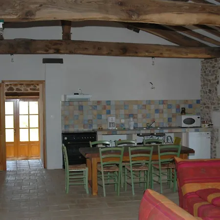 Hébergement de vacances D Hôtes Avec Piscine Dordogne 2-4-6-8-10 Personnes *